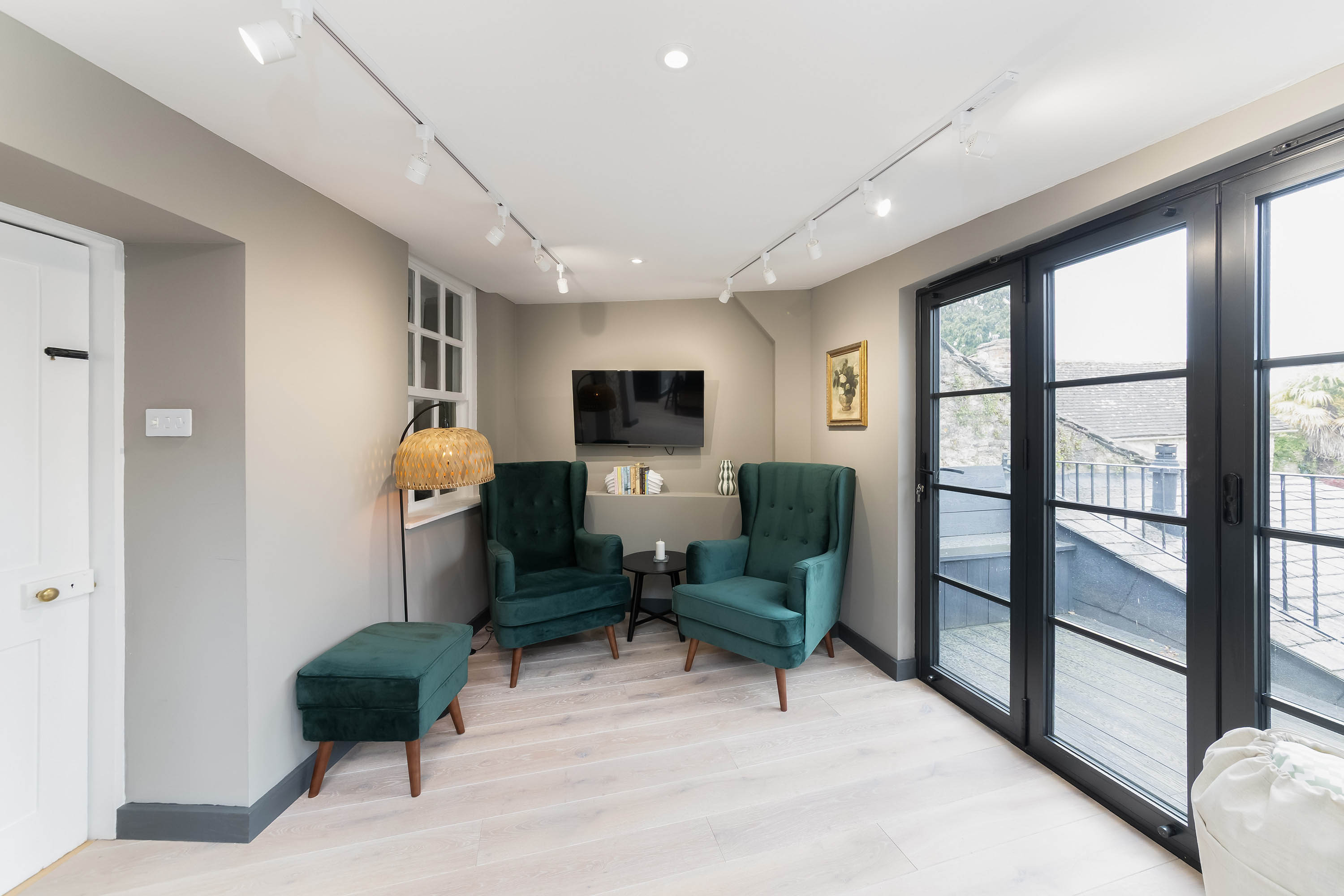 Breakfast area seating